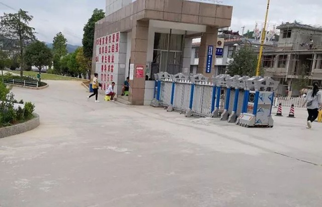 学校原大门.jpg