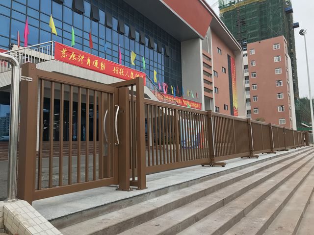 霞山文体馆平移门P863，侧小门P701