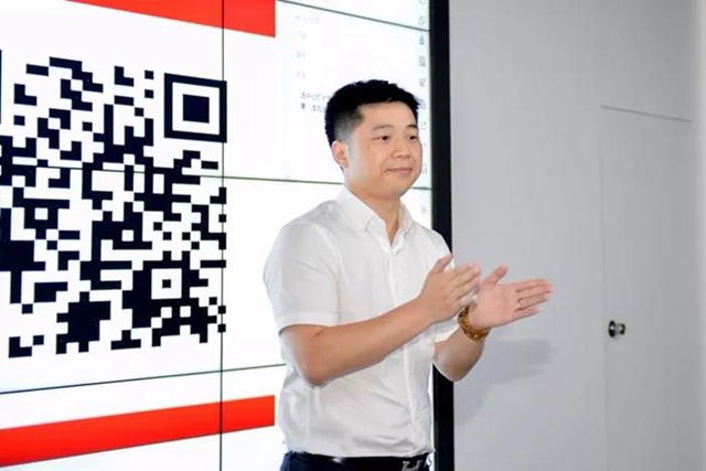 何菲总裁讲话.jpg