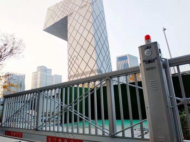 游艇会yth悬浮?门P703.jpg
