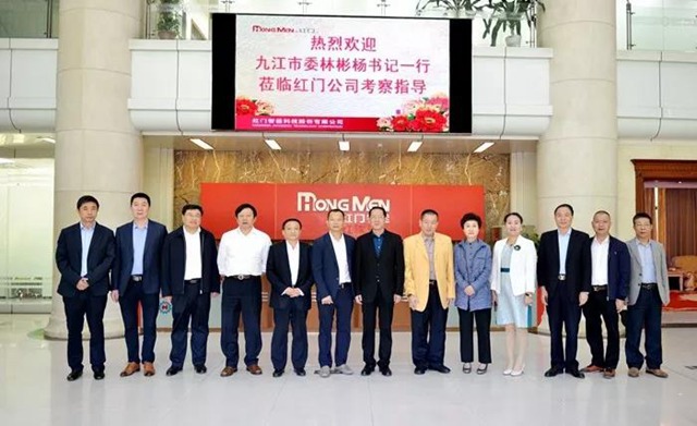 江西九江市政府领导一行人抵达游艇会yth.jpg