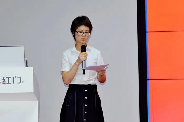 女职工委员会主任万蓉蓉主持会议.jpg