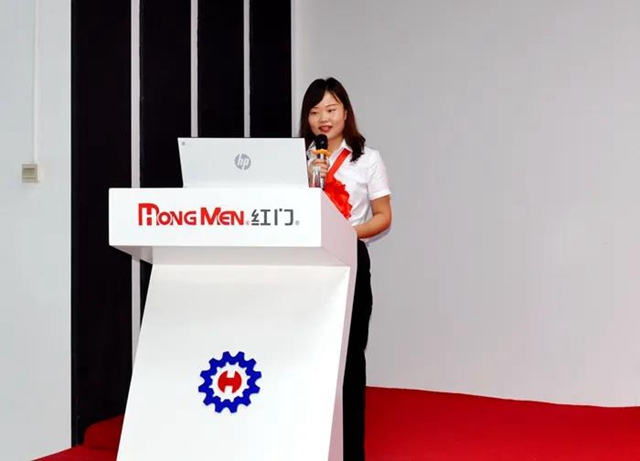 “三八红旗手”代表胡蝶讲话.jpg