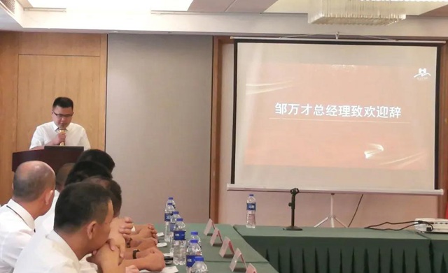汕头游艇会yth总经理邹万才先生致欢迎辞.jpg