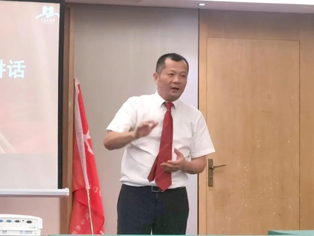 游艇会yth董事长余家红先生.jpg