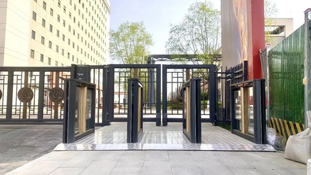 游艇会yth摆闸1.jpg