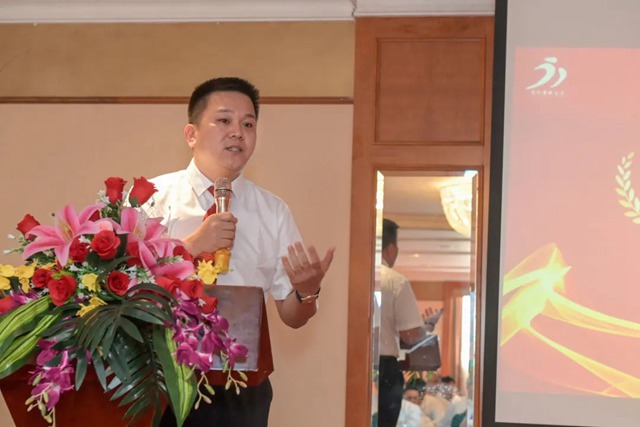 前行者联合会副会长涂权谋先生发言.jpg