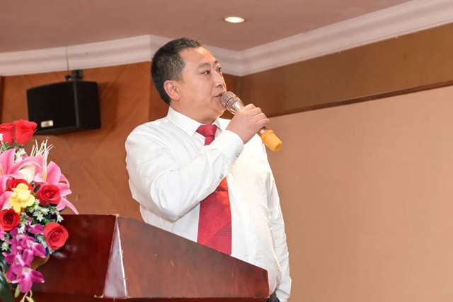 前行者联合会副会长张华先生发言.jpg