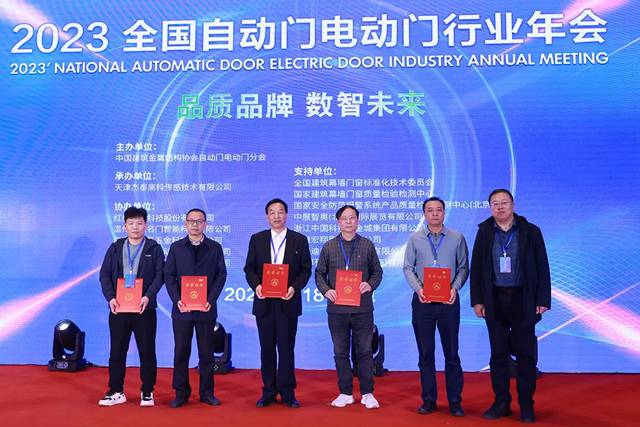 游艇会yth副总裁魏承榜荣膺“行业会刊优秀撰稿人”称号.jpg