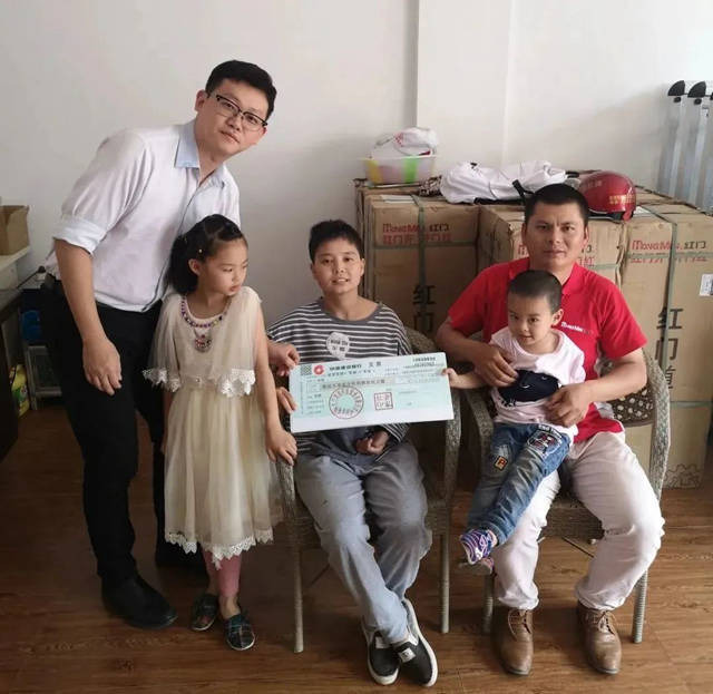 游艇会yth，用爱点亮希望.jpg
