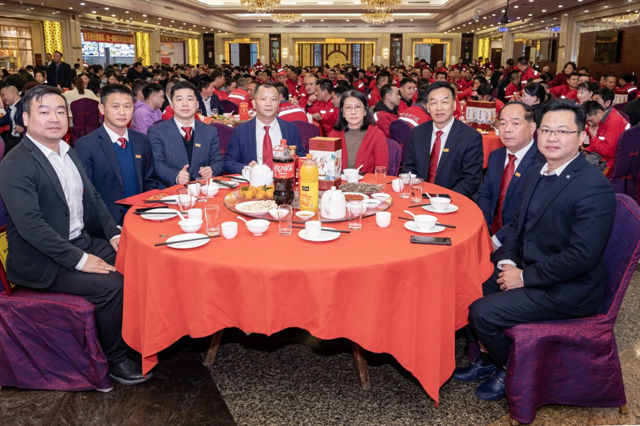 全体游艇会yth人欢聚一堂.jpg