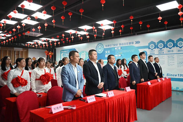 全体起立，奏唱国歌.jpg