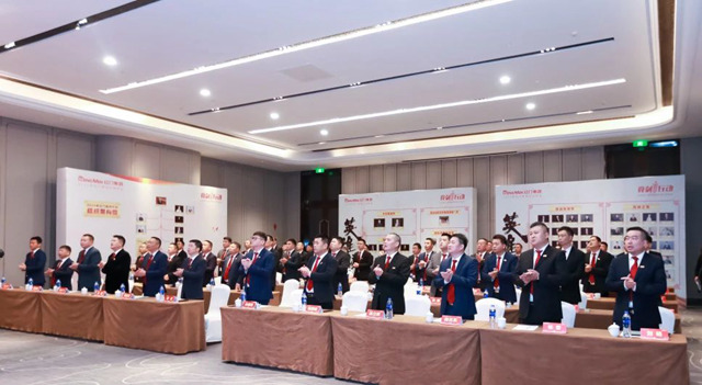 齐唱《祖国颂》、《游艇会yth人》、齐诵《亮剑天池宣言》.jpg